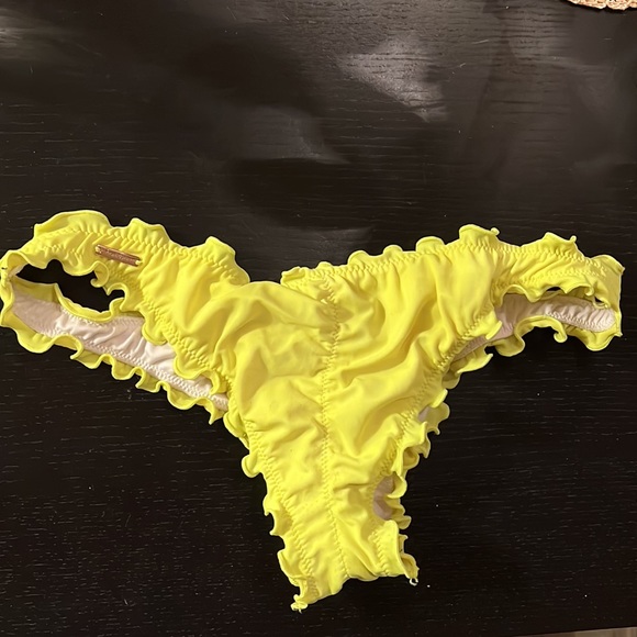 Victoria’s Secret Bikini Bottom - Picture 2 of 3